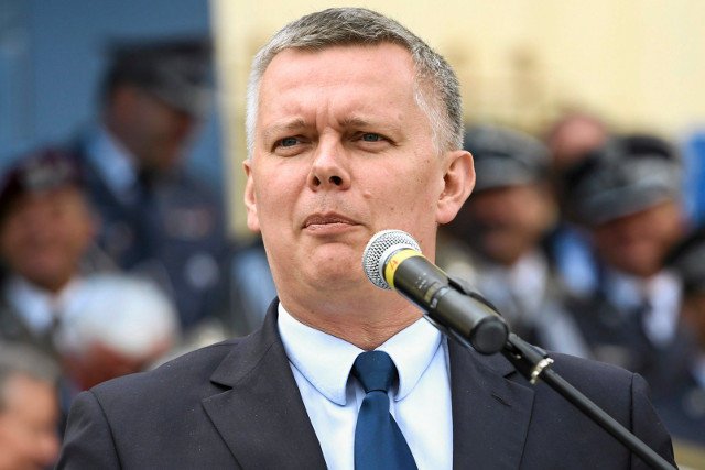 Siemoniak krytycznie o Macierewiczu i PiS.