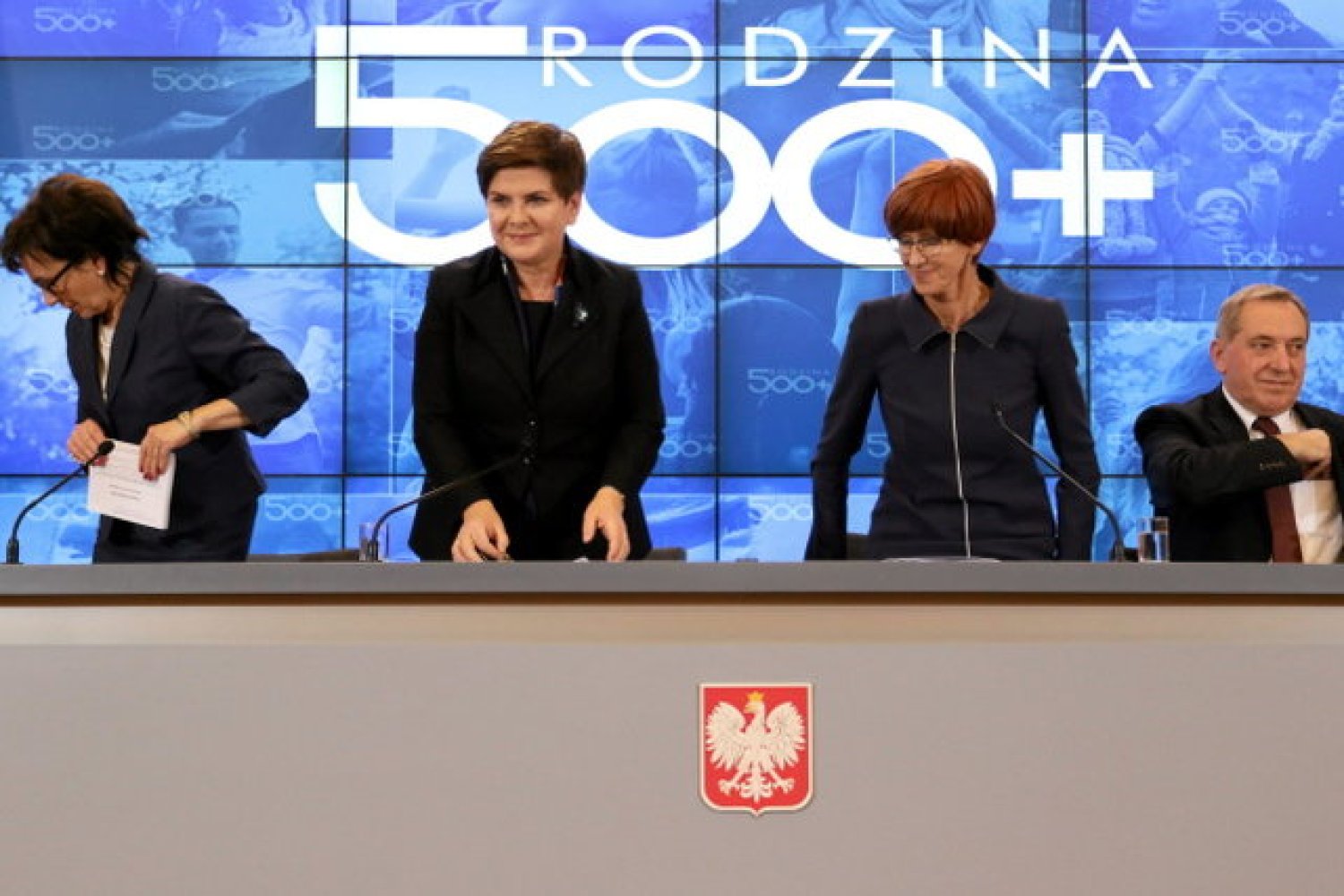 Program miał być sprytnie sfinansowany z pieniędzy banków i marketów. Gdy pojawiły się trudności PiS wybrał pożyczkę  chwilówkę.