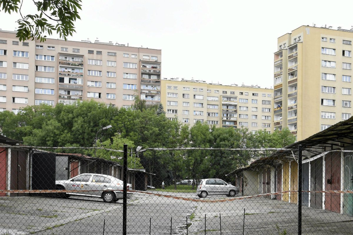 18-latka wyskoczyła z szóstego piętra wieżowca przy ul. Jerzmanowskiego w Krakowie.