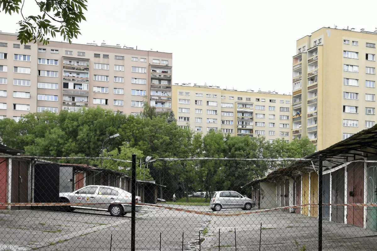 18-latka wyskoczyła z szóstego piętra wieżowca przy ul. Jerzmanowskiego w Krakowie.