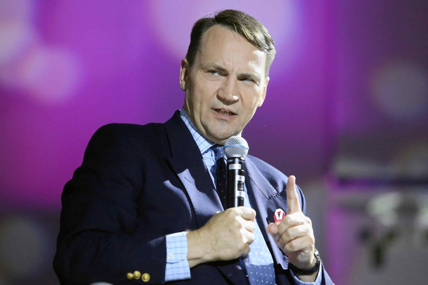 Radosław Sikorski ostro odpowiedział Krystynie Pawłowicz po jej wpisie na temat sytuacji w Trójce.