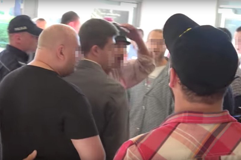 Narodowcy wtargnęli wczoraj do Teatru Powszechnego w Warszawie.