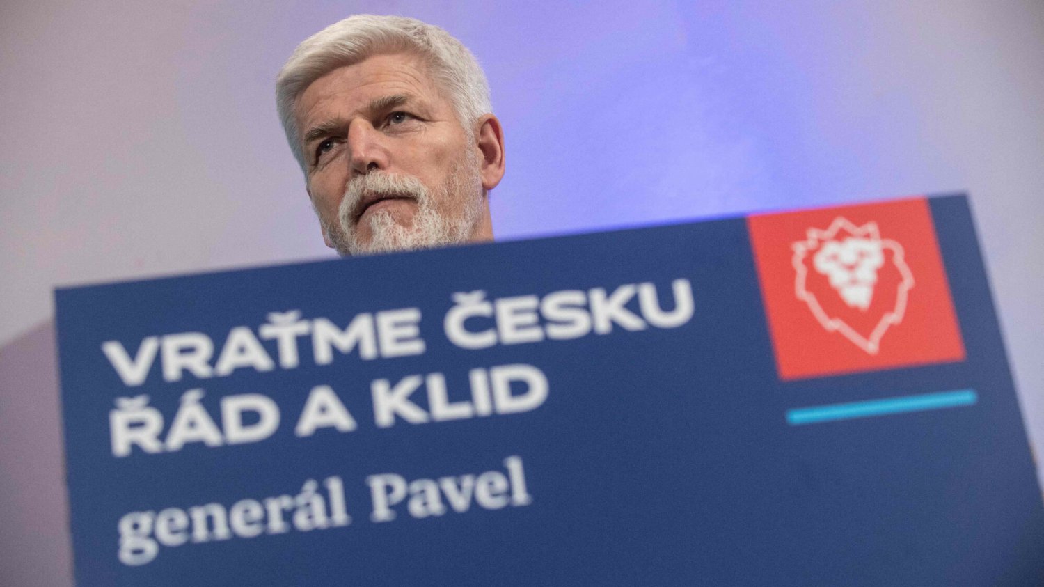 Kandydat niezależny, emerytowany generał Petr Pavel wygrał pierwszą turę wyborów prezydenckich w Czechach.