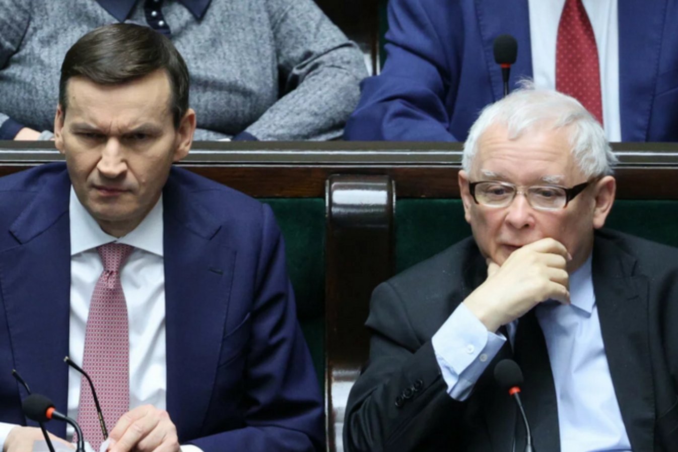 PiS nadal na pierwszym miejscu w sondażu, ale PO ma stabilny wynik