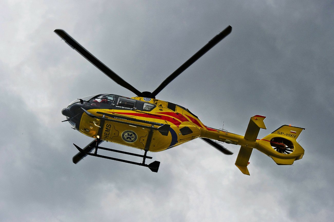 Śmigłowiec ratowniczy LPR lądował na Marszałkowskiej w Warszawie