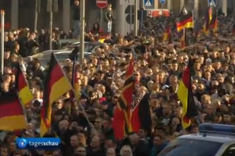 Zamieszki w Kolonii: niemieccy kibole manifestowali przeciwko islamistom