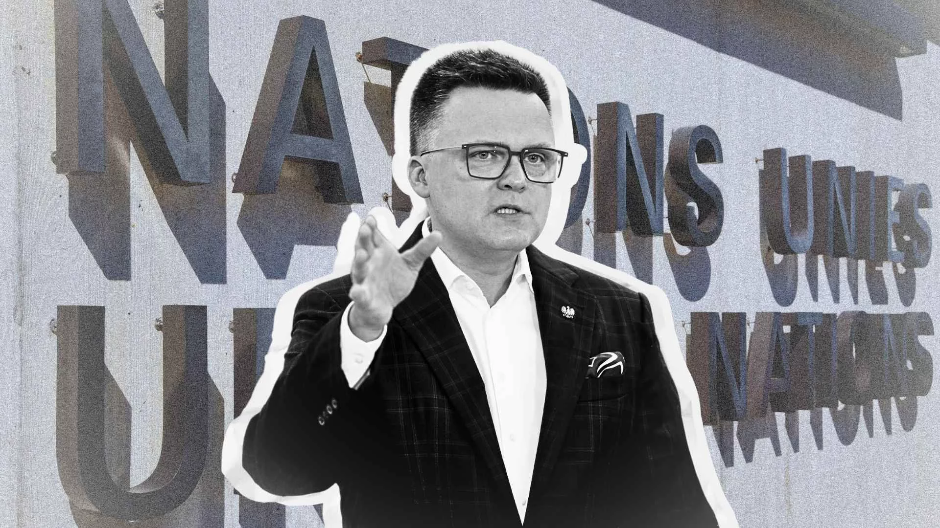 Szymon Hołownia na tle siedziby ONZ