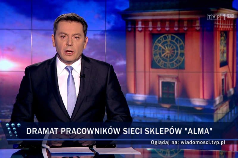 "Wiadomości" TVP zamiast na dramacie pracowników Almy skupiły się na życiorysie właściciela firmy.