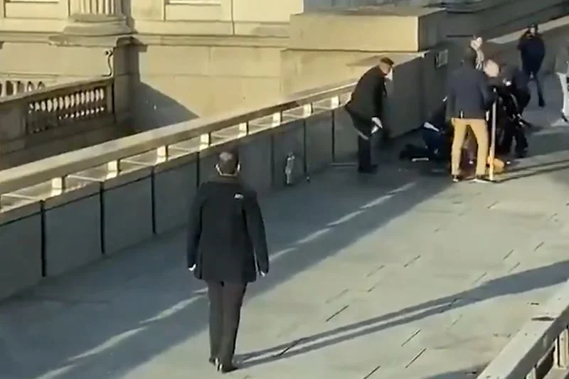Policja zastrzeliła nożownika na London Brigde.