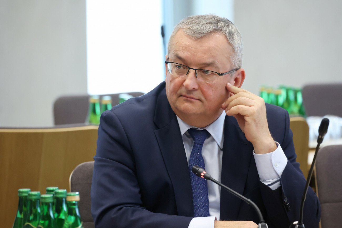 Andrzej Adamczyk jest ministrem nieprzerwanie od 2015 roku