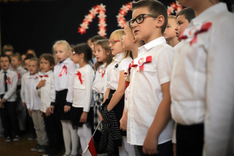 Wspólne śpiewanie hymnu to pomysł rządzących na świętowanie odzyskania niepodległości. Szkoda, że właściwie jedyny, o którym warto mówić.