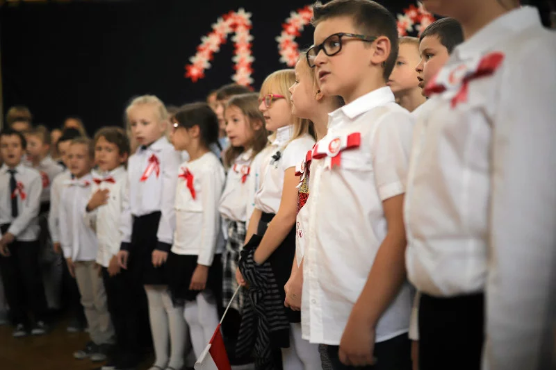 Wspólne śpiewanie hymnu to pomysł rządzących na świętowanie odzyskania niepodległości. Szkoda, że właściwie jedyny, o którym warto mówić.