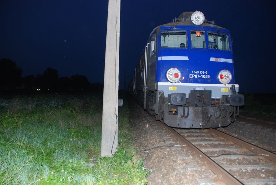 Pociąg przez kamienny stos został unieruchomiony na kilka godzin.