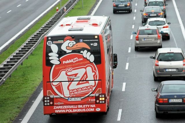 Kierowca Polskiego Busa nagle zatrzymał autobus obok autostrady. Pasażerowie byli zszokowani.