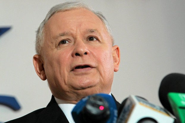 PiS prowadzi w sondażach.