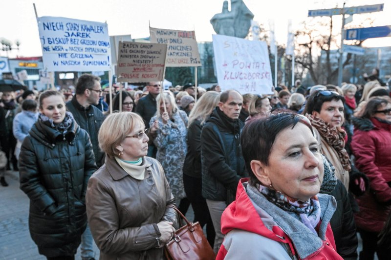 Andrzej Labacha wziął udział w proteście kobiet. Sąd skazał go na grzywnę za zakłócanie modlitwy obrońców życia poczętego.