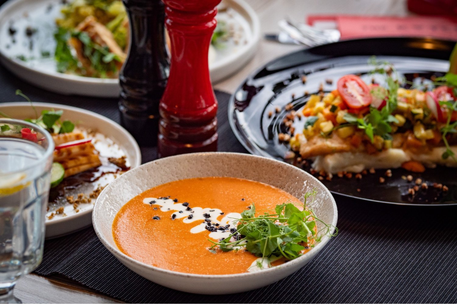 Mogłoby się wydawać, że smak potraw zależy głównie od tego, co czujemy na języku, lecz to tylko część prawdy. Dominującą rolę bowiem odgrywa zapach. Przekonać się o tym można podczas jesiennej edycji Restaurant Week.