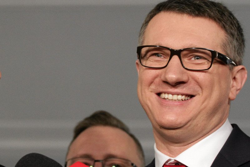 Przemysław Wipler obwinia policjantów i uważa, że brutalnie się z nim obeszli.