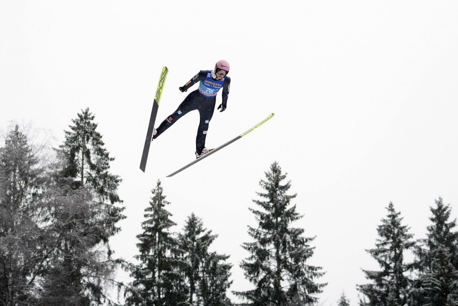 Niemiec Karl Geiger wygrał na swoim terenie i jest nowym liderem Pucharu Świata