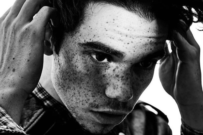 20-letnia gwiazda Disneya Cameron Boyce zmarł w wieku 20 lat.