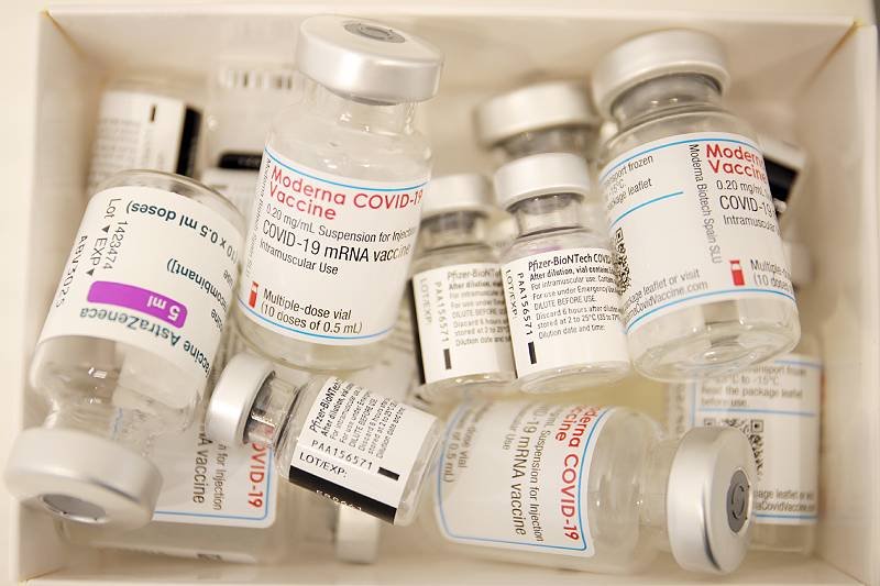 Czy konieczna będzie trzecia dawka szczepionki przeciw koronawirusowi? Trzecie szczepienie preparatem Moderna chroni przed wariantami z Brazylii i RPA. Szczepionka przeciw COVID-19 firmy Moderna.