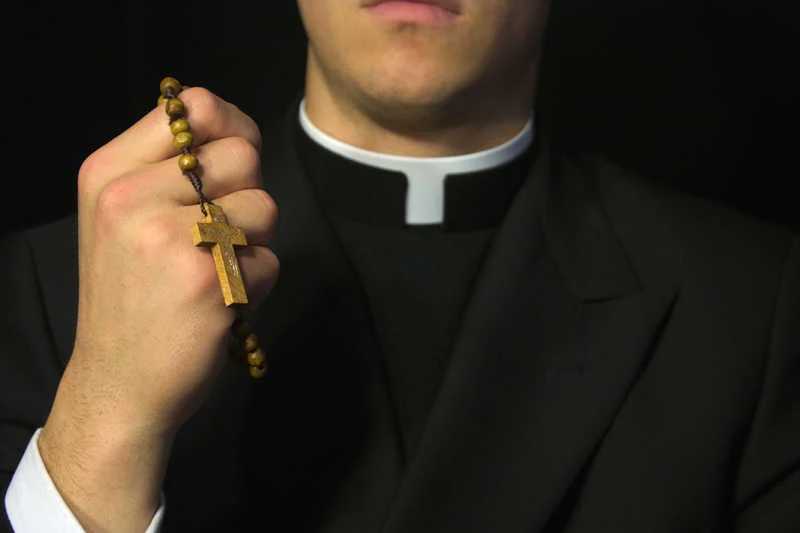 Polscy księża chcą zakładać rodziny? Watykan przygotowuje debatę o celibacie.