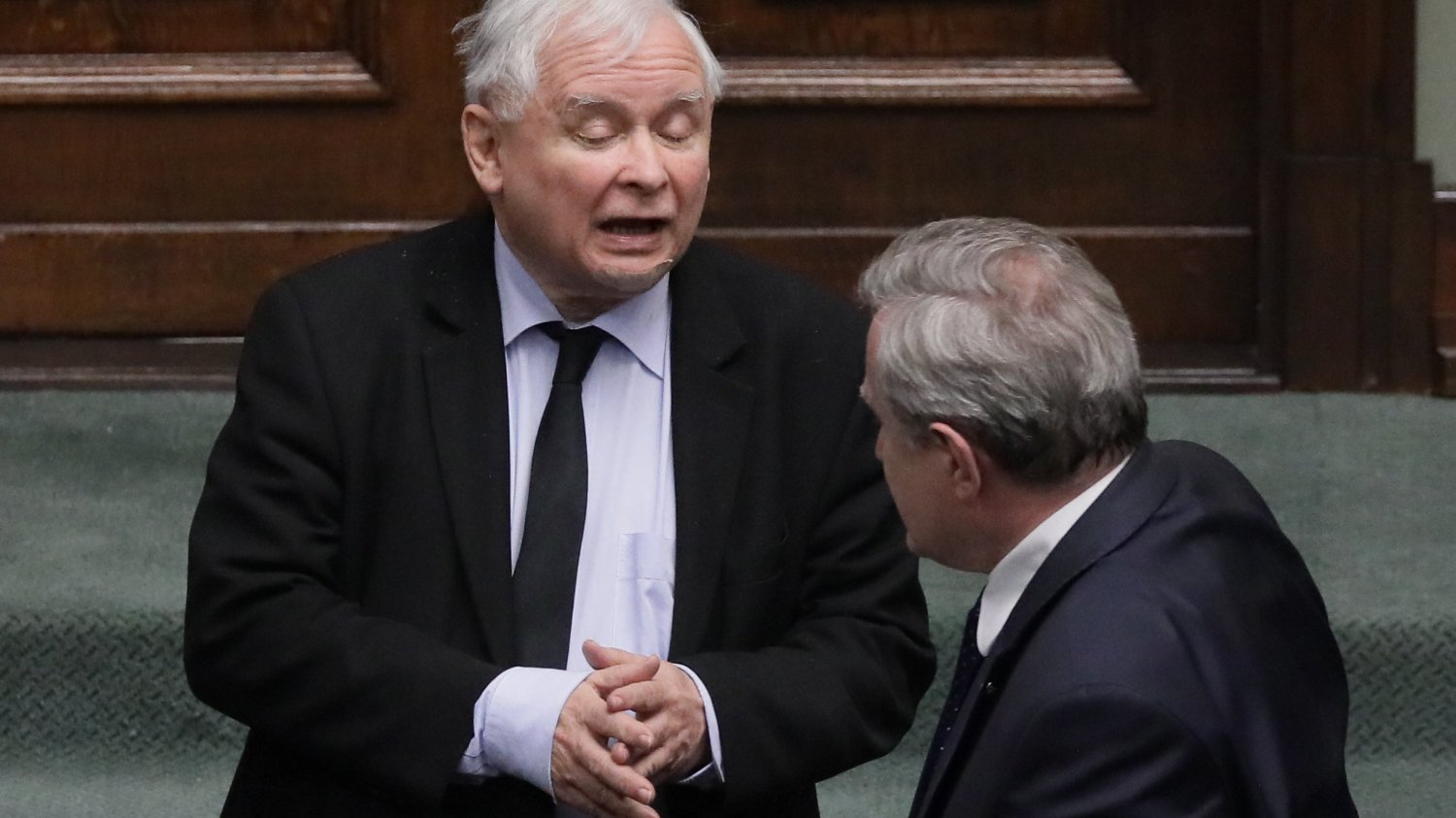 Jarosław Kaczyński musi przeprosić Radosława Sikorskiego za słowa o zdradzie dyplomatycznej.