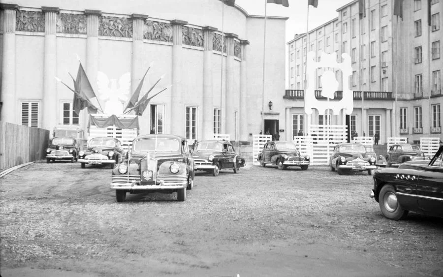 Flota rządowych Chevroletów w 1946 roku.