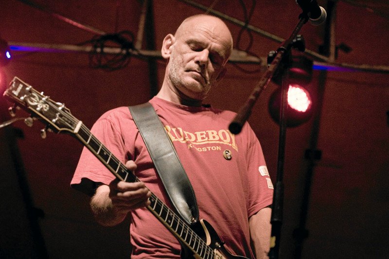 Robert Brylewski miał kilkanaście lat był związany z wokalistką Vivian Quarcoo.