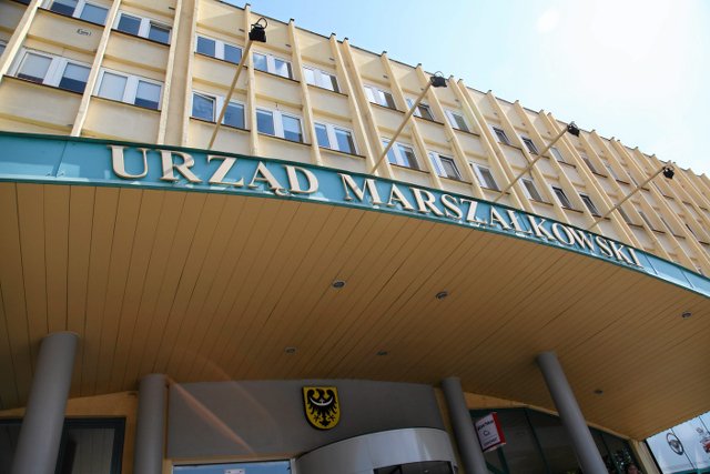 Nieprawidłowości w kontaktach firmy Newind z Urzędem Marszałkowskim we Wrocławiu