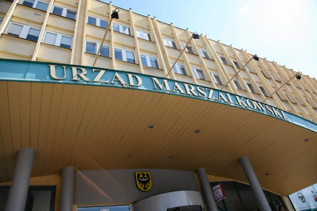 Nieprawidłowości w kontaktach firmy Newind z Urzędem Marszałkowskim we Wrocławiu