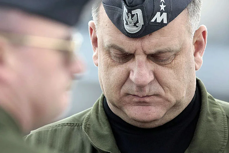 Gen. Andrzej Błasik był w kokpicie tupolewa podczas katastrofy smoleńskiej?