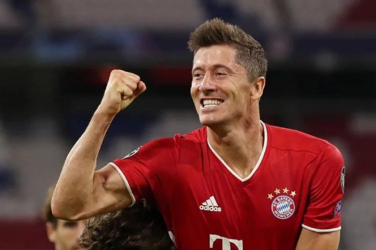 Lewandowski zajął 7. miejsce w rankingu piłkarza dekady IFFHS. Piłkarz dekady IFFHS. Lewandowski na 7. miejscu, wygrał Messi.