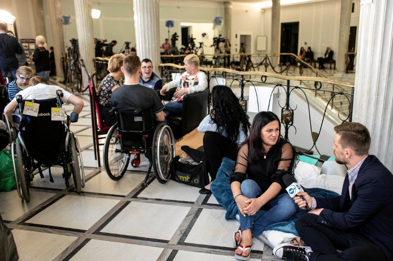 Protest rodziców niepełnosprawnych dzieci trwa od 18 kwietnia. Protestujący obawiają się, że zostaną siłą wyprowadzeni z Sejmu.