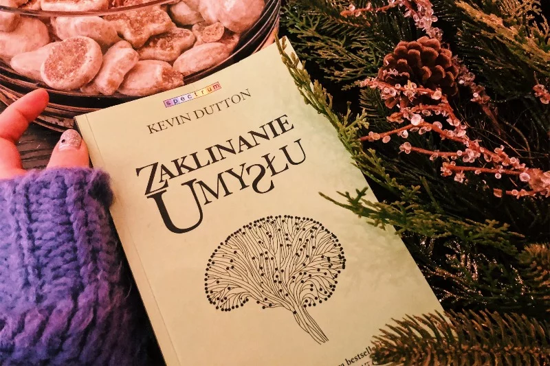 W książce "Zaklinanie umysłu", Kevin Dutton opisuje techniki perswazji. Jest również autorem hitu "Mądrość psychopatów"