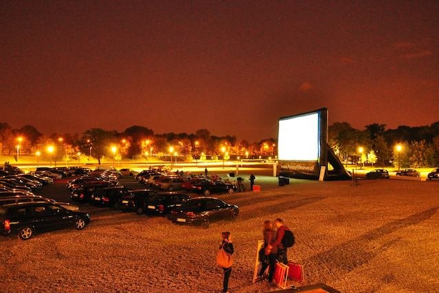 Kino samochodowe, Warszawa