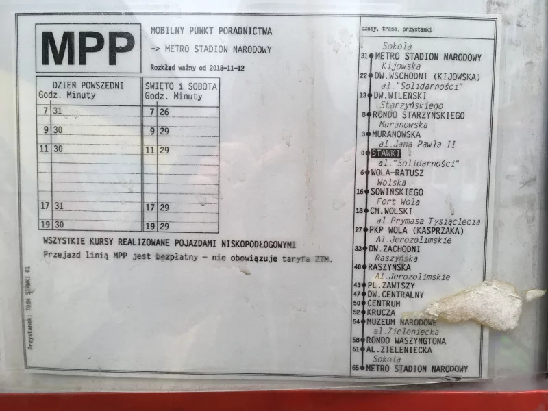 W ciągu dnia na ulice Warszawy wyjeżdża kilka kursów linii MPP.