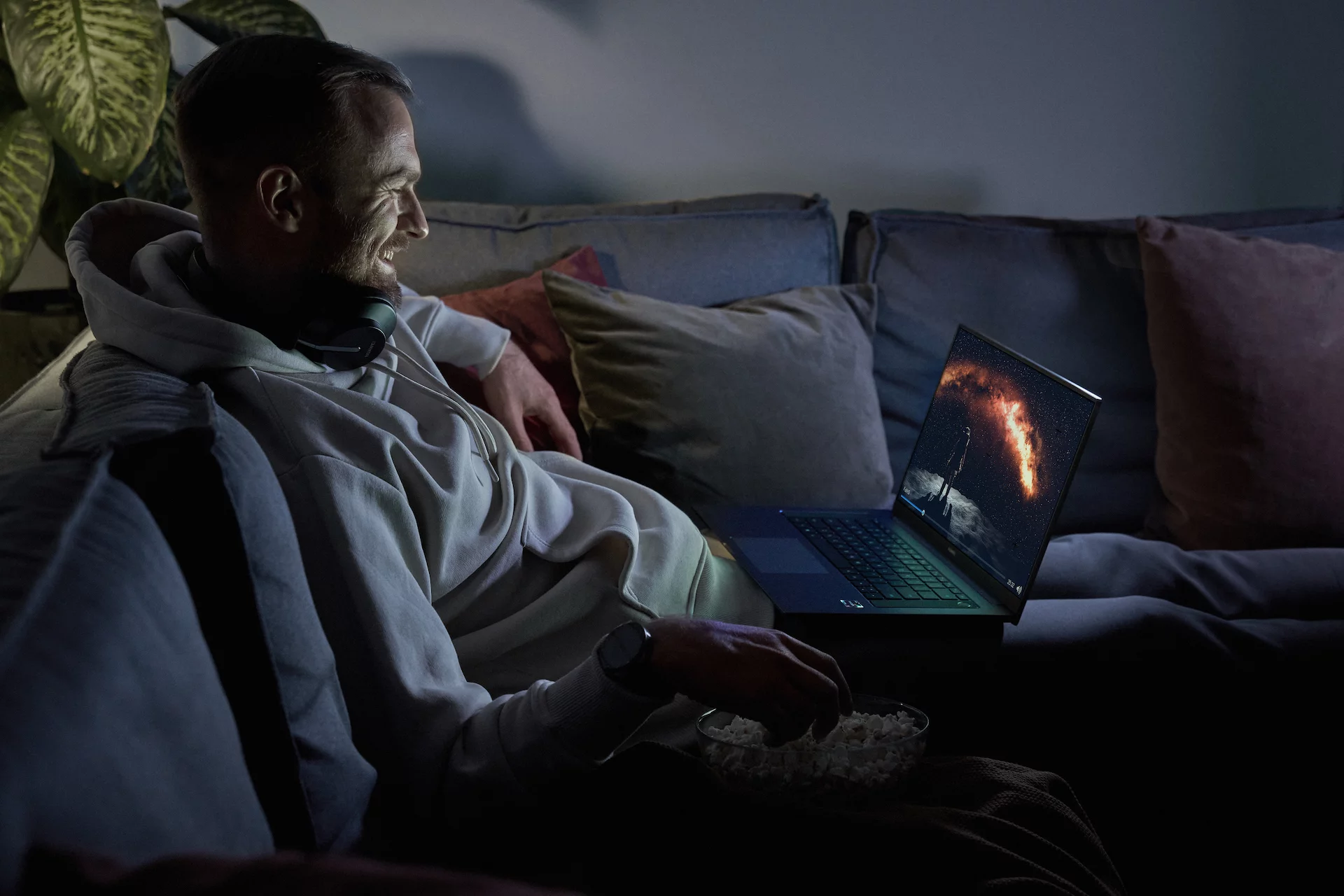 Laptop Huawei MateBook_D16, czyli idealny kompan routerów WiFi Mesh