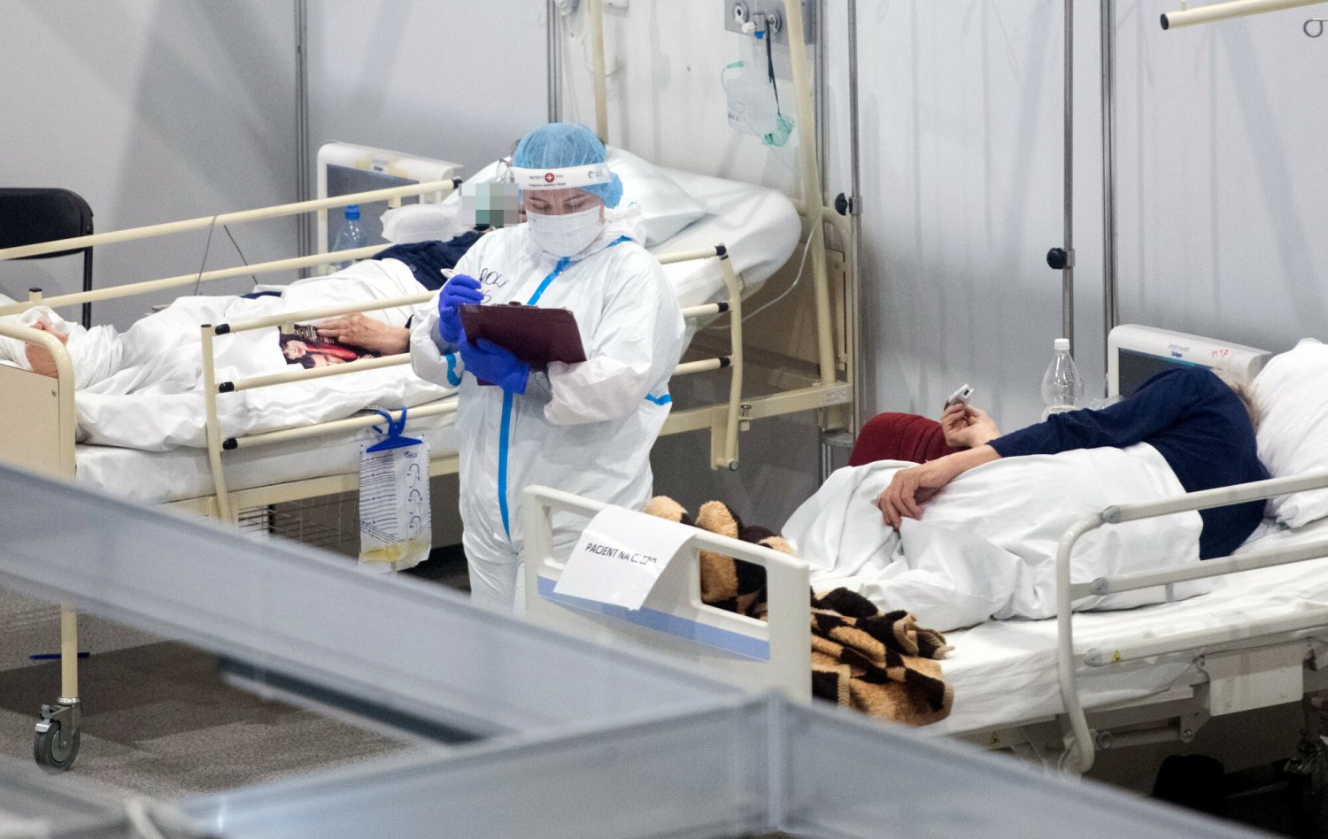 Znów wzrost liczby zakażeń koronawirusem w raporcie 17 lutego.