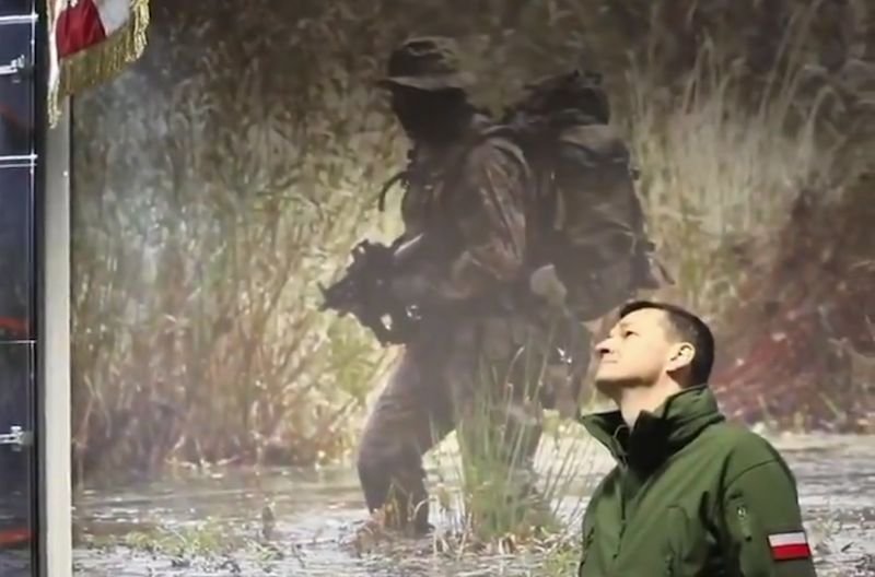 Mateusz Morawiecki w jednostce GROM. Przebrał się za komandosa.