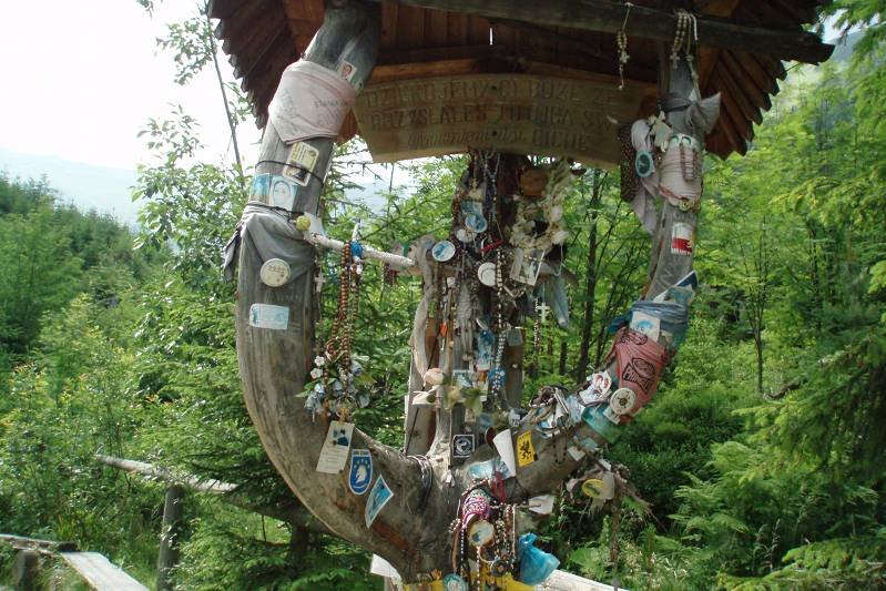 Ołtarzyk papieski w Dolinie Chochołowskiej, potocznie zwany totemem