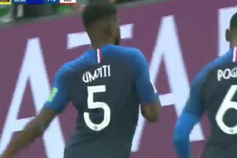Samuel Umtiti w oryginalny sposób cieszył się po strzeleniu gola.