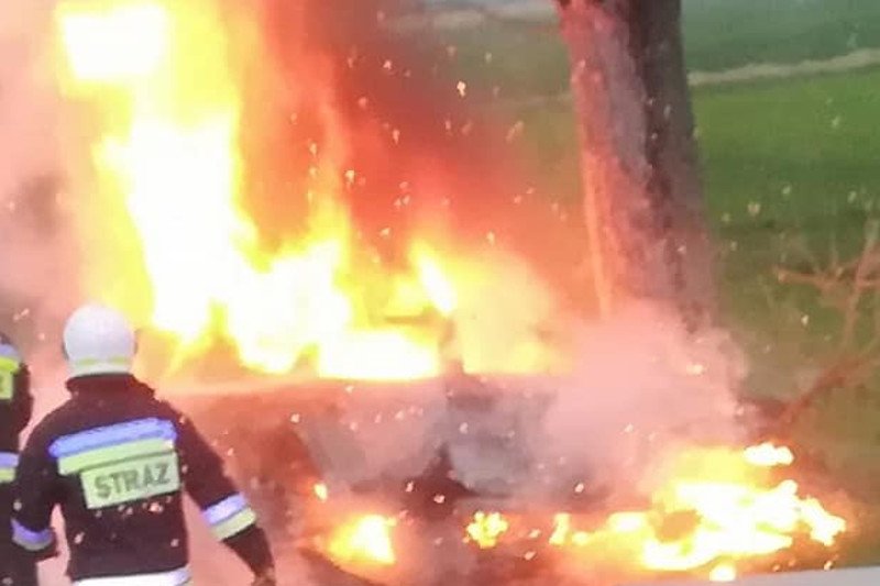 29-latka płonęła na oczach kierowców. Wypadek na DK81 w Orzeszu Gardawicach.