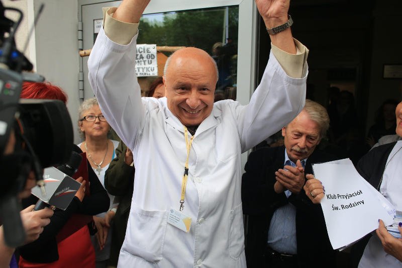 TVN24: Kontrola ministerstwa zdrowia wykazała, że prof. Bogdan Chazan złamał przepisy