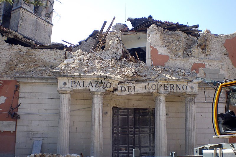 Trzęsienie ziemi w L'Aquili mogło przynieść mniej ofiar?