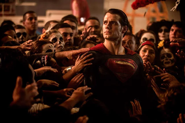 Superman jest traktowany jak bóstwo.