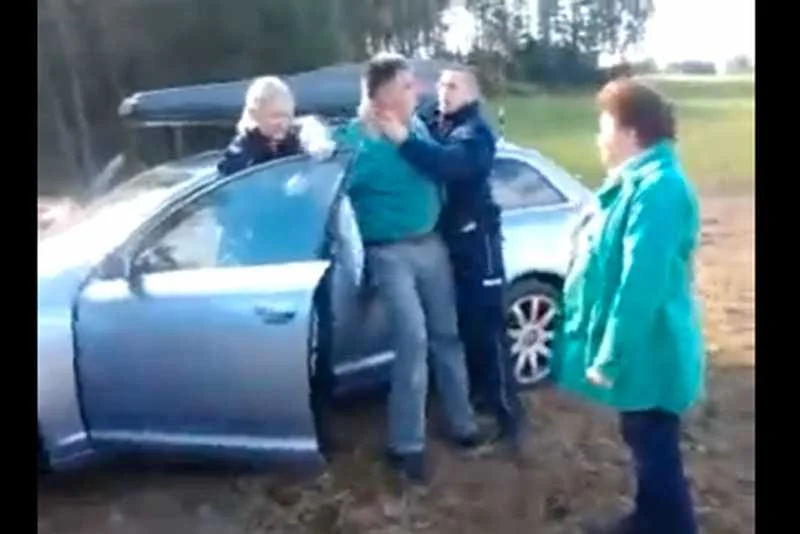 Nieudolna interwencja policjantów z Bytowa stawia pod znakiem zapytania ich przygotowanie do służby.