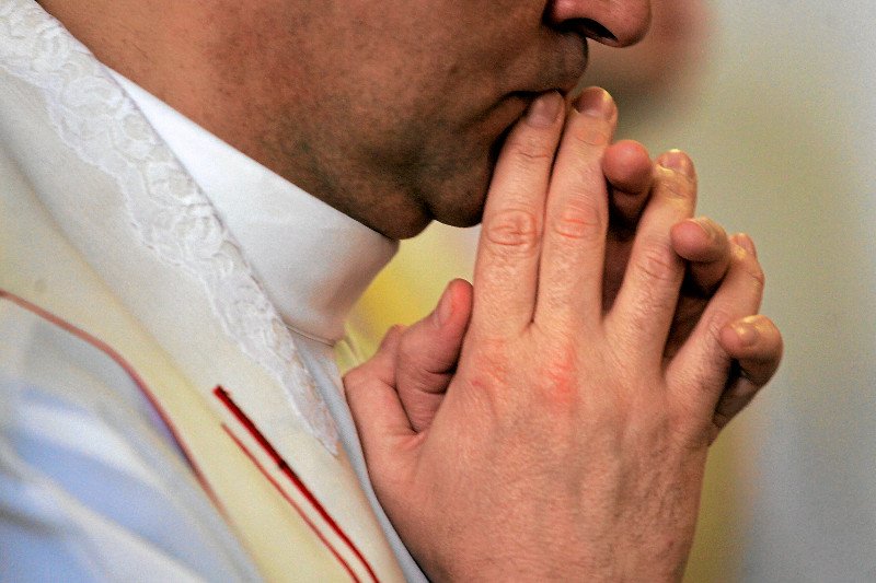 Bełchatów: w parafii ks. proboszcz z wikarym pobili się na kościelnym placu (zdjęcie ilustracyjne).