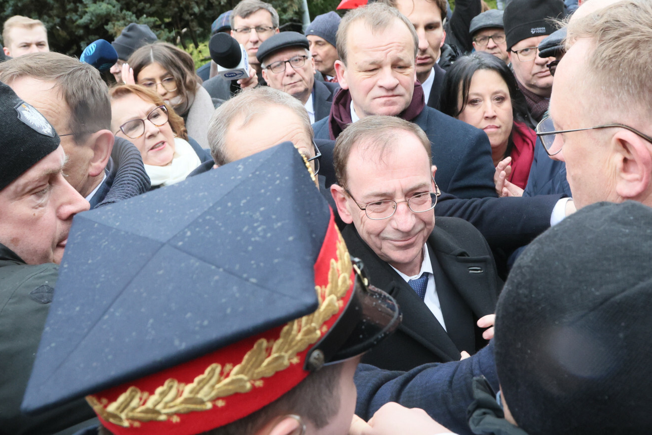 Kamiński i Wąsik próbowali siłą wtargnąć do Sejmu. Sprzeczka z dziennikarzem TVN24