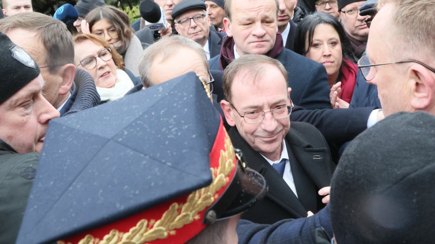 Kamiński i Wąsik próbowali siłą wtargnąć do Sejmu. Sprzeczka z dziennikarzem TVN24